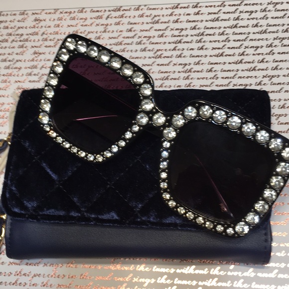 Blue Velvet wristlet NEW - Picture 5 of 7